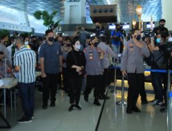 Tinjau Arus Mudik di Bandara Soetta, Kapolri Minta Perketat Pengawasan Warga dari Luar Negeri