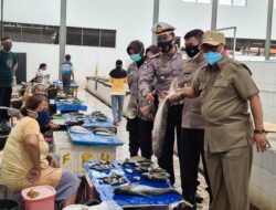 Wabup Soppeng Memimpin Kegiatan Pembinaan dan Penyuluhan di Pasar Lolloe