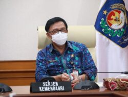 Kemendagri Terima Penghargaan Sukses PK21 dari BKKBN