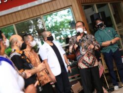 Wali Kota Danny Tinjau Vaksinasi di Mall Ratu Indah MakassarTargetkan 10 Ribu Orang