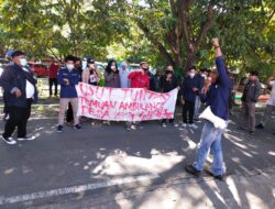 Personel Polres Wajo Lakukan Pengamanan Pada Aksi Unras Di Kantor Inspektorat dan Kantor Bupati Wajo