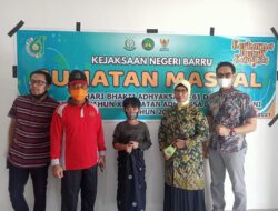 Dalam Rangka Menyambut HBA ke-61 Kejaksaan Negeri Barru Gelar Sunatan Massal