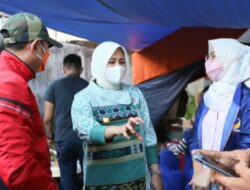 Wawali Fatma Serahkan Bantuan Korban Kebakaran Kampung Lepping Makassar