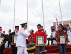 Wali Kota Danny Beri Penghargaan Kepada 9 Pejuang Makassar