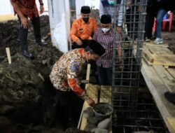 Danny Letakkan Batu Pertama Pembangunan Masjid Babu Taubah