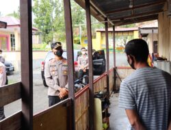 Wujud Kepedulian, Kapolres Soppeng Sambangi Sejumlah Personil Yang Terpapar Covid-19