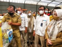 Wali Kota Danny Tinjau Paket Bansos di Gedung Bulog Makassar