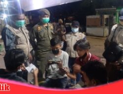Mengurai Kerumunan Saat Satgas Raika Kecamatan Ujung Tanah Gelar Patroli Gabungan