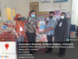Camat Bontoala Serahkan 290 Paket Sembako di Kelurahan Wajo Baru Kecamatan Bontoala Makassar
