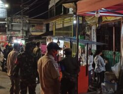 Urai Kerumunan Saat Tim Gabungan Satgas RAIKA Kecamatan Ujung Tanah Gelar Patroli Gabungan