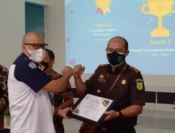 Kejaksaan Negeri Bantaeng Terima Piagam Penghargaan IKPA Tahun 2021 dari KPPN Bantaeng