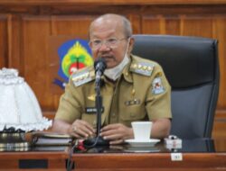 Serahkan Penghargaan Inovasi ke Kadinkes, Bupati Iksan Iskandar Minta OPD Berinovasi Untuk Jeneponto