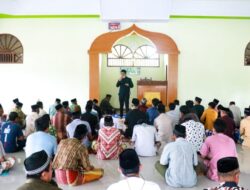 Rutinitas Bupati Barru Sholat Jumat di Masjid Nur Habibi Lanrae Desa Nepo Kec. Mallusetasi