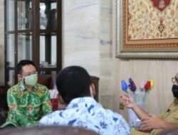 Wali Kota Danny Terima Kunjungan Grab Indonesia Serahkan Bantuan Kesehatan dan Sembako Senilai Rp159 Juta