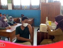 Para Siswa UPT SPF SD Negeri Ujung Tanah 2 Lakukan Vaksinasi Dari Puskesmas!