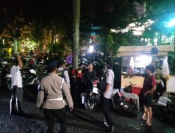 Tak Patuhi Aturan, TRC Perumda Parkir Makassar Sita Atribut Jukir di Pasar Cidu