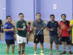 Sejumlah Legislator Makassar Main Badminton Bersama Wali Kota Danny