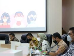 Lurah dan Camat Diminta Fokus, Wawali Makassar: Perhatikan Penanganan Covid-19
