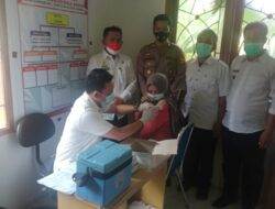 Pemdes Garessi Gelar Vaksinasi pada Penyaluran BLT Dana Desa