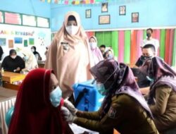 Aulia Arsyad Pantau Jalannya Vaksinasi 100 RT Satu Hari 100 Persen di Kecamatan Tallo