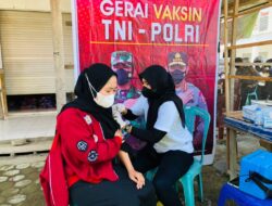 Pedagang dan Pengunjung Pasar Smart Pasangkayu Tak Luput dari Tim Gerai Vaksin Presisi Polres Pasangkayu