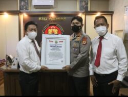 Wow! Kabid Humas Polda Sulsel Raih Penghargaan Presisi Award dari LEMKAPI