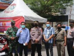 Camat Wajo Didampingi Sekcam Pantau Jalannya Program Vaksinasi 100 RT 1 Hari 100% di Kelurahan Melayu