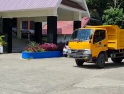 Wajo Bersih atau Mapaccing Bupati Wajo menyerahkan Bantuan 5 Unit Mobil Sampah