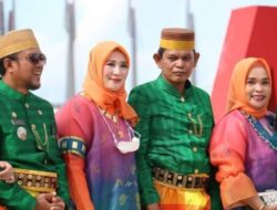 Camat Ujung Tanah Didampingi Ketua TP-PKK Kecamatan Ujung Tanah Meriahkan HUT Ke-414 Kota Makassar