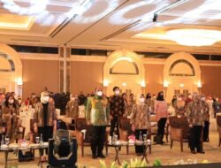 Singgung Arti Kepahlawanan Masa Kini, Dirjen Bina Adwil Apresiasi Peran Nakes