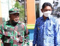 Camat Ujung Tanah Didampingi Danramil Laksanakan Vaksinasi Door To Door di Kelurahan Ujung Tanah