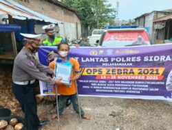 10 Hari Ops Zebra Berjalan, Satlantas Polres Sidrap Bagikan Sembako