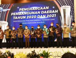 Bupati Banggai Terima Penghargaan Pembangunan Daerah Terbaik ke 2 se-Indonesia