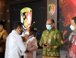 Dirjen Bina Adwil Terima Penghargaan dari Kabareskrim Polri