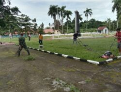 Babinsa Kodim 1420 Sidrap Bersama Warga, Gotong royong bersihkan TMP
