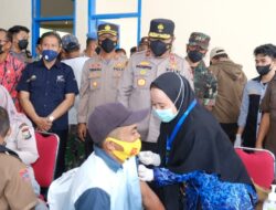 Wakapolda Sulsel Tinjau Kegiatan Vaksinasi Massal Di Jeneponto