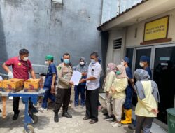 Polresta Mataram Melakukan Proses Pemakaman Mayat Yang Ditemukan di Depan Toko Emas Melati