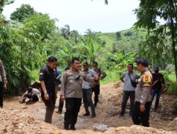 Kapolres Lombok Tengah Bersama Kepala BKSDA Terjun Leangsung Tutup Tambang Emas Di Prabu