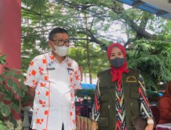 Kadisdik Kota Makassar Sambangi UPT SPF SD Inpres Bertingkat Labuang Baji Saat Pelaksanaan Vaksin