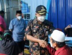 Sentuh Hati Warga, Camat Tallo Tinjau Vaksinasi Lansia di Kelurahan Lakkang