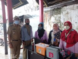 Percepat Vaksinasi, Camat Sangkarrang Laksanakan Sweeping Kartu Vaksin Bagi Warga di Kayu Bangkoa