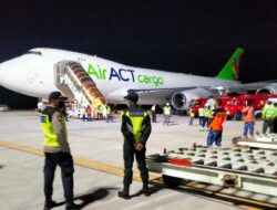 Polres Lombok Tengah Monitoring Keberangkatan Logistik Pramusim MotoGP 2022