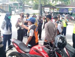 Satuan Lalu Lintas Polres Loteng Lakukan Sosialisasi ODOL Di Jalan Simpang Tiga Batunyala