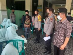 Polsek Pringgarata Gelar Vaksinasi Serentak Di Ponpes Qomrul Huda Bagu Dihadiri Wakapolres Loteng