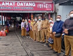 Kecamatan Sangkarrang Gelar Sweeping Kartu Vaksin Sekaligus Edukasi Prokes 5 M di Kayu Bangkoa