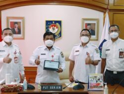 Plt. Sekjen Kemendagri Tanda Tangani Perjanjian Kerja Sama Sinergi SP4N-LAPOR!