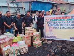 Politisi Golkar Hamka B Kady Berikan Bantuan Kepada Korban Kebakaran di Kecamatan Bangkala Barat