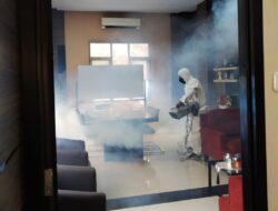 Antisipasi Lonjakan Covid-19, Seluruh Ruangan di PDAM Makassar, Hari Ini Dilakukan Penyemprotan Disinfektan