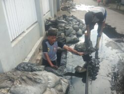 Dinas PU Makassar Konsisten Lakukan Pengerukan Sedimen Drainase