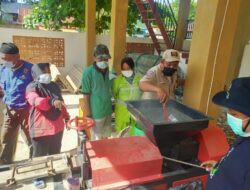 Camat Sangkarrang Gelar Kegiatan Sabtu Bersih Bersama RT/RW dan Petugas Kebersihan di Kelurahan Barrang Lompo